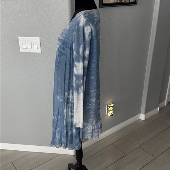 Gorgeous Blue Top!! - Picture 3 of 6